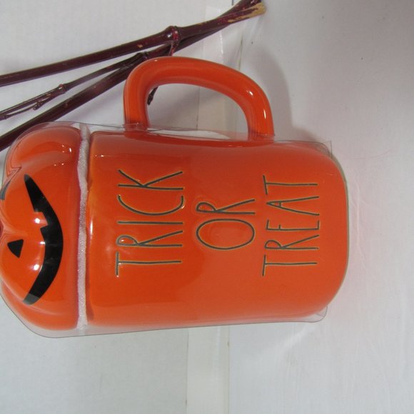 RAE DUNN HALLOWEEN PUMPKIN TRICK OR TREAT MUG + TOP - Picture 9 of 13